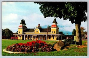 Conway Scenic Railroad Depot, North Conway, White Mountains NH, 1975 Postcard