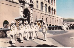 RP:Monaco, Le difle de la releve de la garda des Carabiniers de S.A.S. le Prince