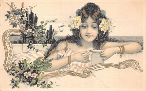 BEAUTIFUL WOMAN ART NOUVEAU POSTCARD (c. 1900)