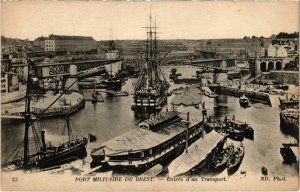 CPA Brest- Port Militaire ,Entree d'un Transport FRANCE (1025663)