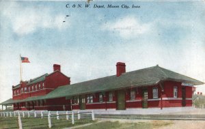 VINTAGE POSTCARD C. & N. W. DEPOT AT MASON CITY IOWA (PRE-1915) STAMPED UNMAILED