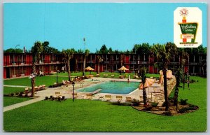 Florence South Carolina 1960s Postcard Holiday Inn Motel Swimming Pool