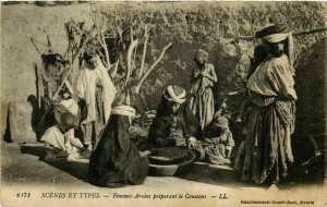 CPA AK Femmes Arabes preparant le Couscous ALGERIE (874442)