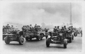 LIBERATION PARIS-L'ARTILERIE DE CAMPAGNE AMERICAINE ~WW2 MILITARY PHOTO POSTCARD