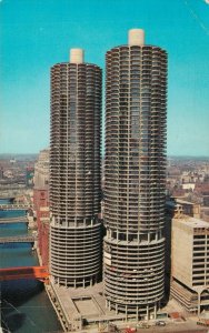 USA Marina City Chicago Illinois Chrome Postcard 08.10