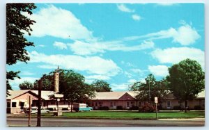 WEISER, ID Idaho ~ Roadside  COLONIAL MOTEL  1970  Washington County Postcard