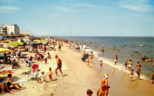 DE - Rehoboth Beach. Looking North