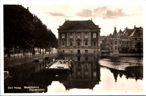 Netherlands Den Haag Mauritshuis The Hague Vintage RPPC C013