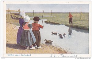 VOLEDAM, Noord-Holland, Netherlands, 1900-1910's; Eendjes Voeren, Children Fe...