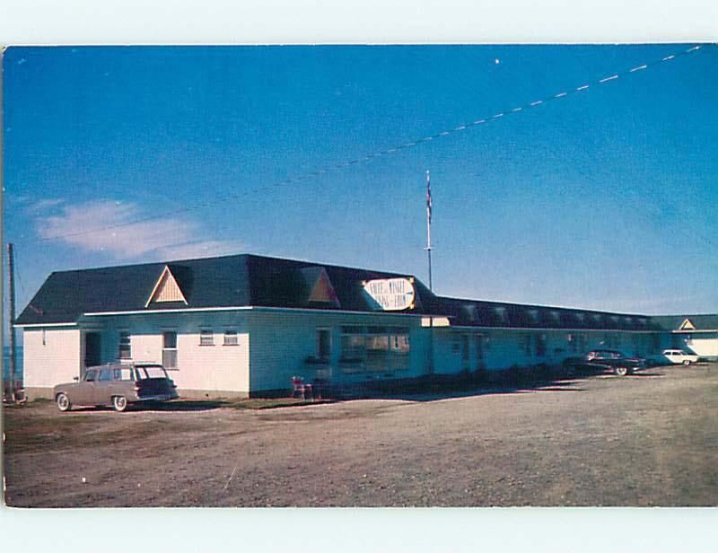 Pre-1980 OLD CARS & ETOILE D'OR MOTEL GASPE - GASPE-NORD Quebec PQ CANADA r0313