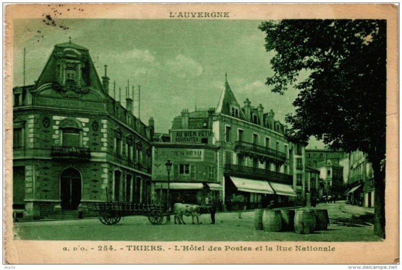 CPA THIERS L'Hotel des Postes et la Rue Nationale (721855)