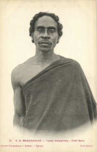 PC CPA MADAGASCAR, TYPES MALGACHES, CHEF BARA, Vintage Postcard (b14036)