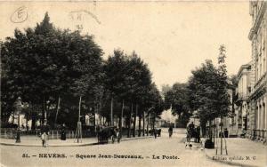 CPA NEVERS - Square Jean Desveaux La Poste (420802)