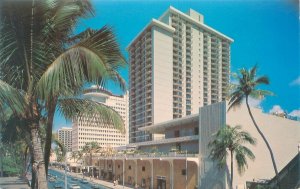 Oahu Hawaii Waikiki Beachcomber Hotel Resort Chrome Postcard Unused