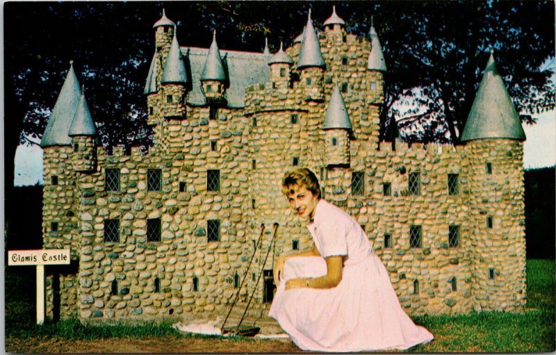 Model of Glamis Castle Woodleigh Replicas Kensington PE PEI Unused Postcard H20