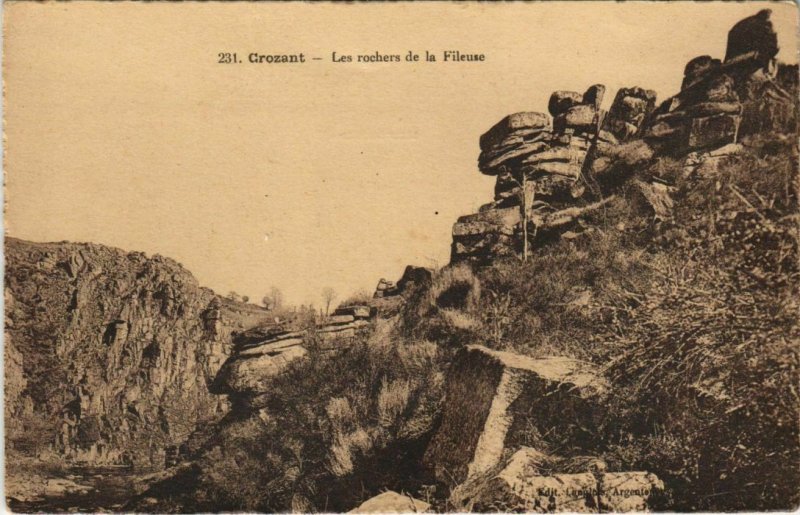 CPA CROZANT Les Rochers de la Fileuse (1143743)