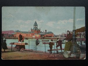 Scotland ROTHERSAY The Pier CHILDREN & WOMEN SELLING FISH - Old Postcard