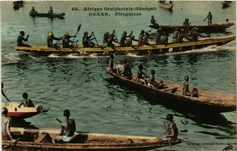 CPA AK Fortier 59 Dakar- Piroguiers SENEGAL (812155)