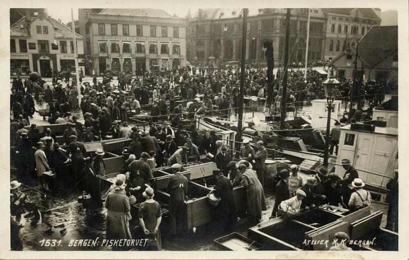 norway norge, BERGEN, Fisketorvet, Fish Market (1920s) RPPC Postcard
