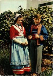 CPM La Bretagne Enfants en costumes de Ploare-Douarnenez FOLKLORE (753676)