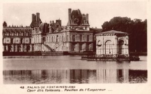 Vintage Postcard Palais De Fontainebleau Cour Des Fontaines Pavillon Del'Empereu