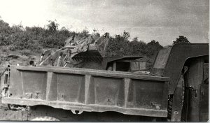 1960s VIETNAM WAR ARMY DUMP TRUCKS WORKING SOLDIER PHOTO RPPC POSTCARD 43-188