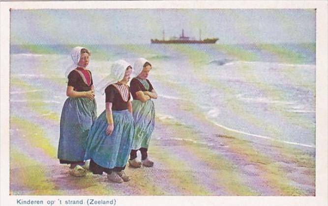 Netherlands Zeeland Kinderen op 't strand Children At The Beach