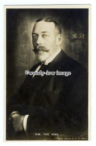 r2198 - H.M.King George V in a Suit, Camera Portrait by E.O.Hoppe  - postcard