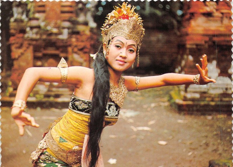 us7594 charming balinese dancer indonesia bali