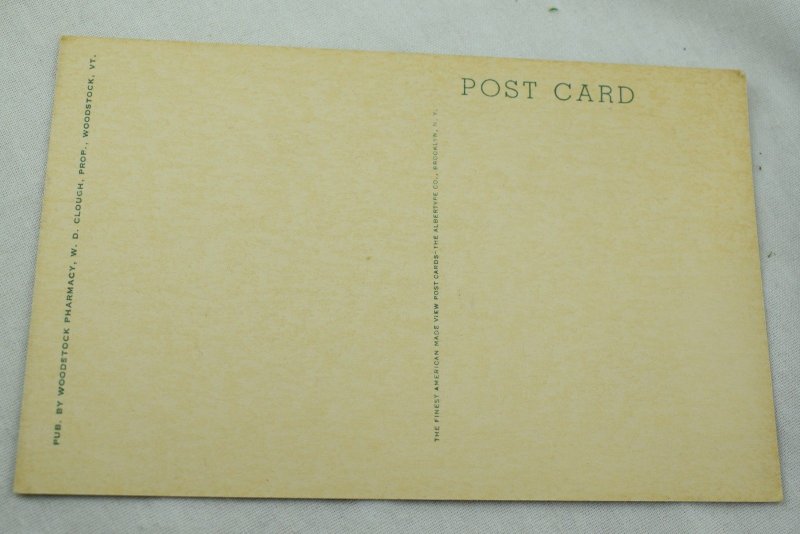 Circa 1910-20 Old Covered Bridge, Woodstock, Vermont Vintage Postcard P32