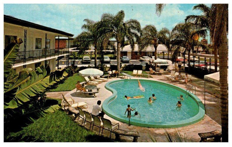 Florida  St. Petersburg , Quality Inn , Poolside