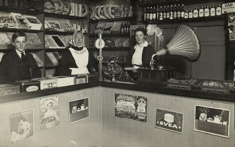 sweden, GOTHENBURG, Shop Interior with Advertising, Gramophone (1920s) RPPC