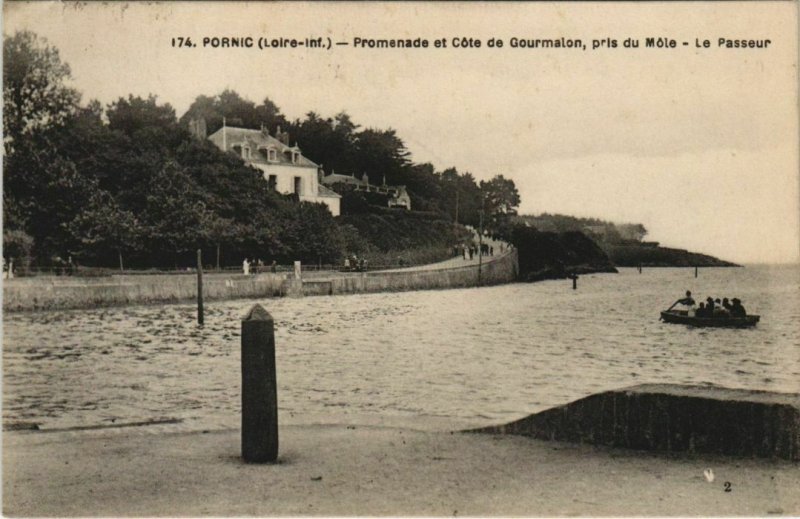 CPA PORNIC Promenade et Cote de Gourmalon pris du Mole Le P (150462)