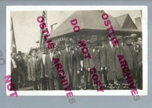 Pulaski WISCONSIN RPPC 1918 DEPOT Train Station WW1 TROOPS LEAVING nr Green Bay