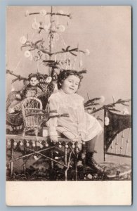 GIRL w/ DOLL & GIFTS UNDER CHRISTMAS TREE w/ ORNAMENTS ANTIQUE POSTCARD NEW YEAR