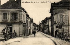 CPA SELLES-sur-CHER - La Rue du Pont (253335)