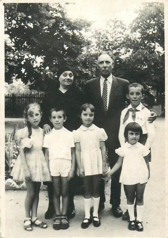 Social history family photo ca. 6x9cm Romania atelier foto Ocna Sibiului Sibiu