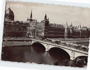 Postcard Le pont au Change et le Palais de Justice, Paris, France