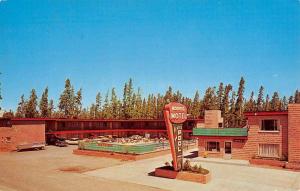West Yellowstone Montana Morris Motel Street View Vintage Postcard K99152