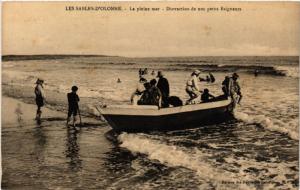 CPA Les SABLES-d'OLONNE La pleine mer Distraction de nos petits (394088)