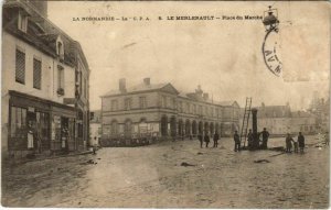 CPA La Normandie La CPA Le MERLERAULT Place du Marche (150852)
