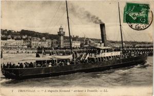 CPA TROUVILLE - L'Augustin Normand arRIVAnt a TROUVILLE (422251)