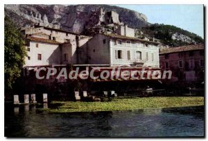 Postcard Modern Fontaine de Vaucluse The feudal Chateau and the Sorgue Edges