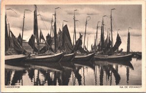 Netherlands Harderwijk Na De Visvangst Vintage Postcard 09.52