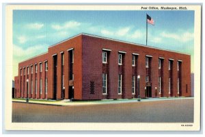 c1940 Post Office Building Us Flag Roadside View Muskegon Michigan MI Postcard