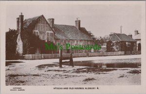 Hertfordshire Postcard - Stocks and Old Houses, Aldbury RS31100