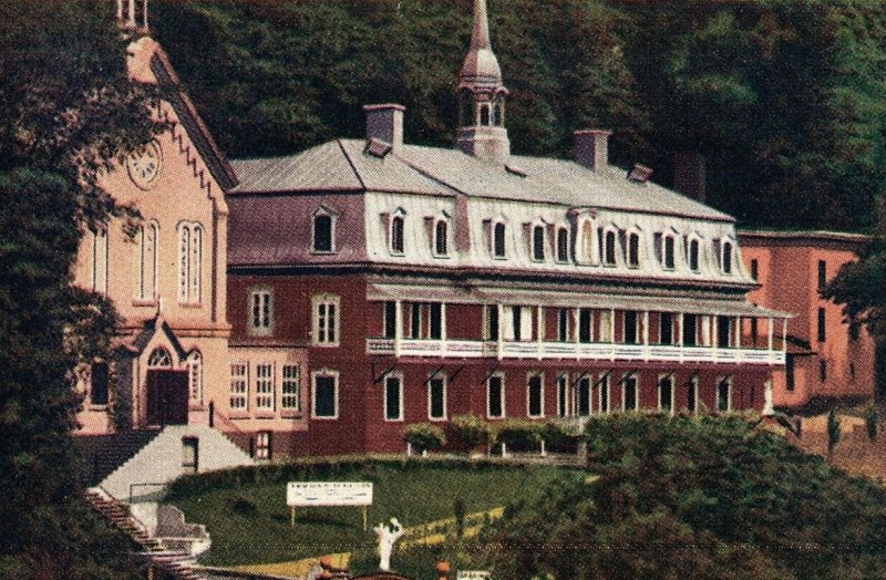 1930s STE ANNE BEAUPRE CANADA CHAPEL AND CONVENT POSTCARD 43-116