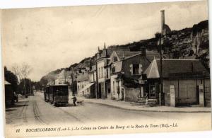 CPA ROCHECORBON - Le Coteau au Centre du Bourg et la Route (229730)