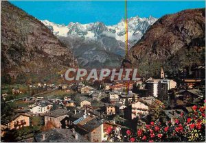 Postcard Modern Courmayeur general view at the back the chain of Mont Blanc