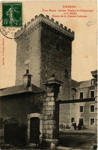 CPA EMBRUN Tour Brune Ancien Donjon archiepiscopal Entrée de la C (472634)